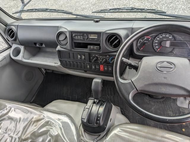 Hino DUTRO 2019-05 8732904-18