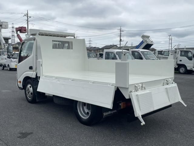 Hino DUTRO 2018-03 8732881-11