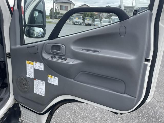 Hino DUTRO 2018-03 8732881-13