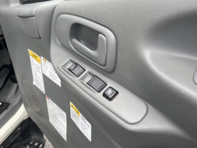 Hino DUTRO 2018-03 8732881-14