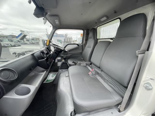 Hino DUTRO 2018-03 8732881-16