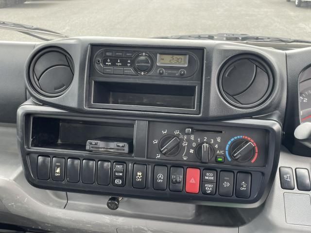 Hino DUTRO 2018-03 8732881-18