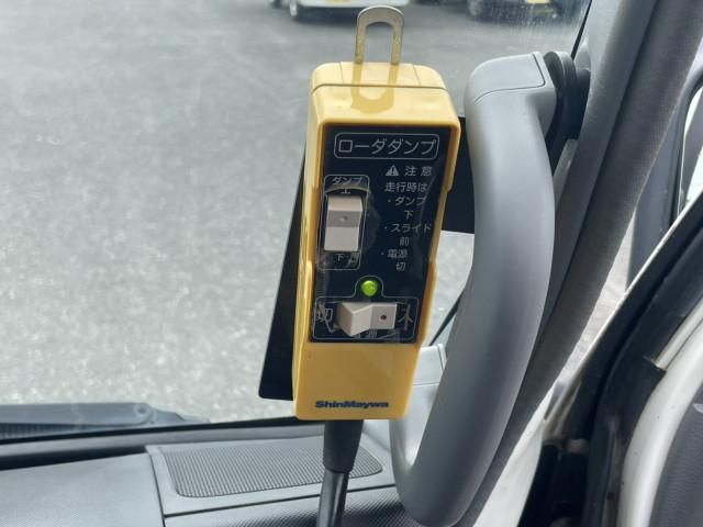 Hino DUTRO 2018-03 8732881-26