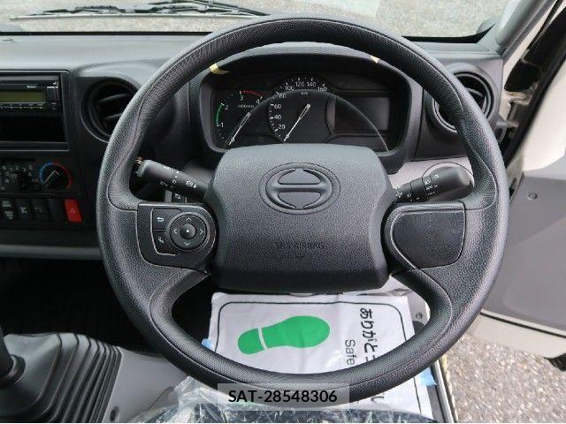 Hino DUTRO 2025-11 8741783-17