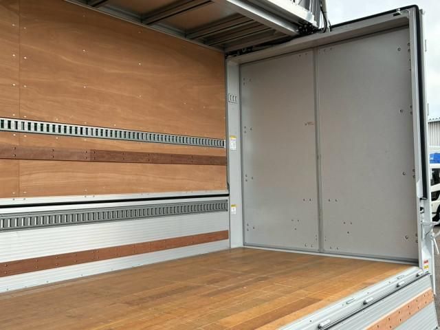 Hino DUTRO 2025-02 8732869-12