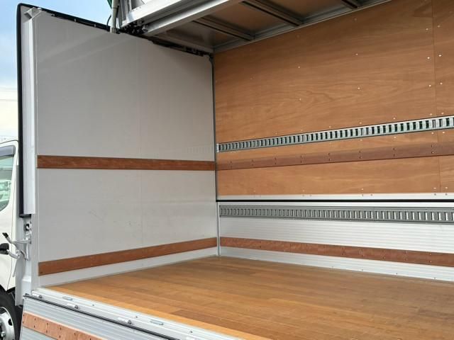 Hino DUTRO 2025-02 8732869-13