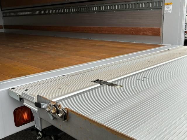 Hino DUTRO 2025-02 8732869-17