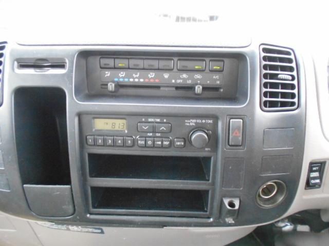 Hino DUTRO 2004-05 8770658-16