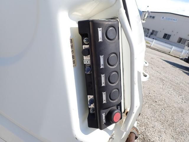 Hino DUTRO 2015-08 8770647-11