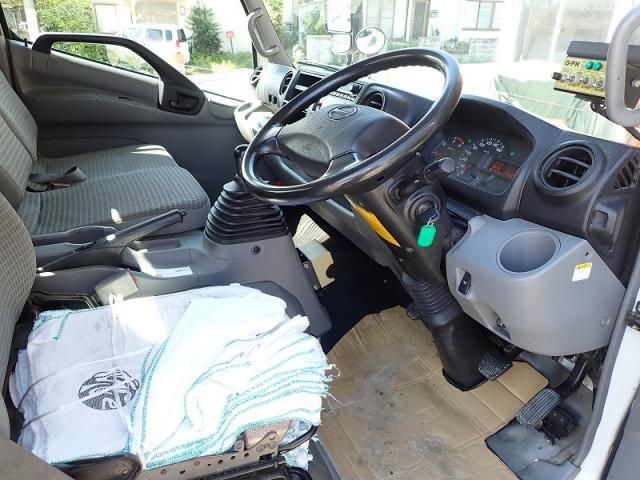 Hino DUTRO 2015-08 8770647-12
