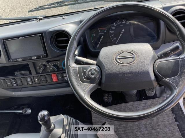 Hino DUTRO 2020-03 8795831-23