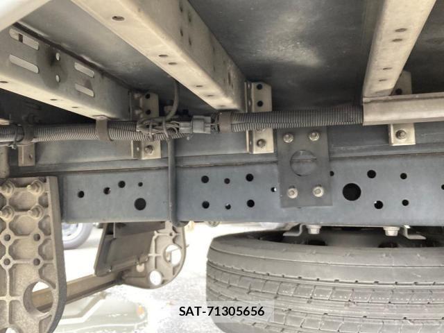 Hino DUTRO 2018-09 8795830-13