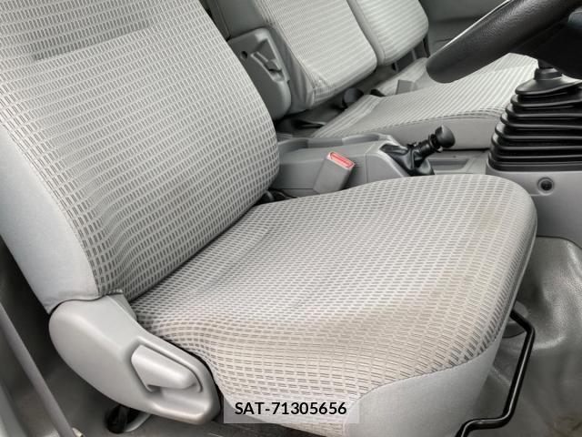 Hino DUTRO 2018-09 8795830-17