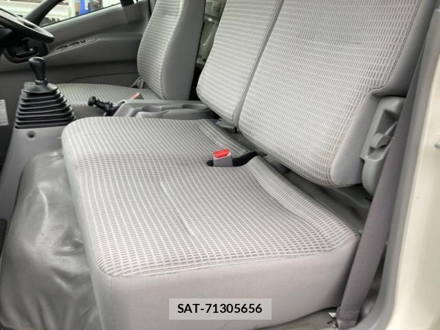 Hino DUTRO 2018-09 8795830-18