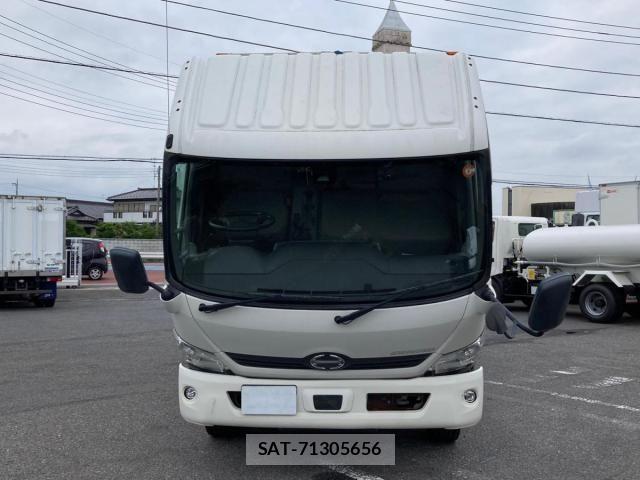 Hino DUTRO 2018-09 8795830-22