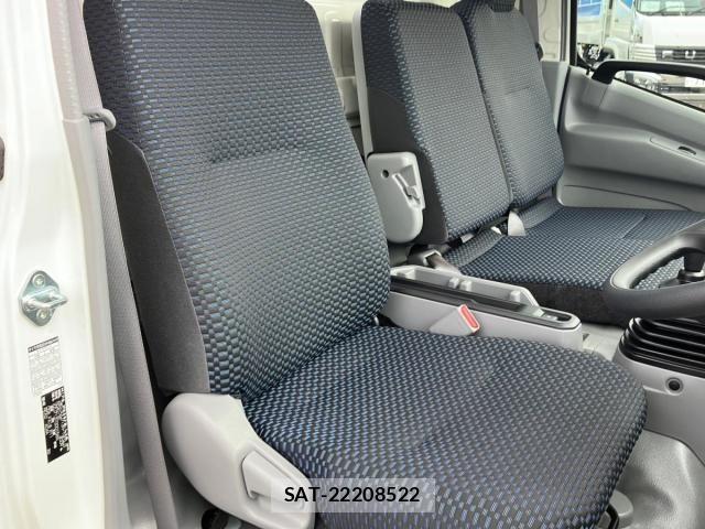Hino DUTRO 2026-01 8795826-17