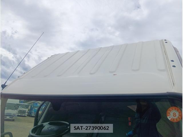 Hino DUTRO 2017-08 8795832-18