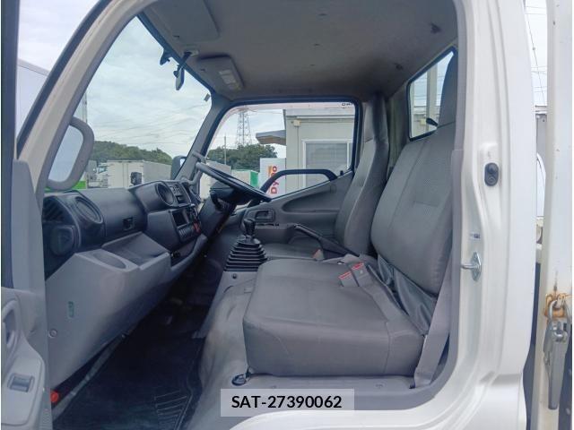 Hino DUTRO 2017-08 8795832-21