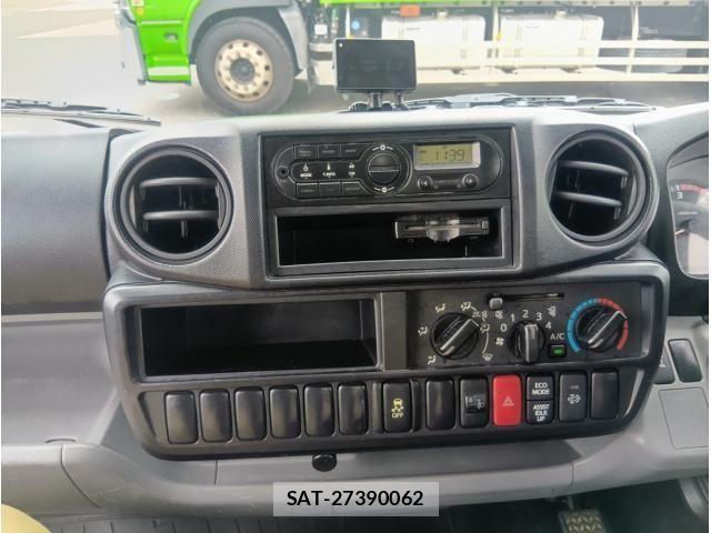 Hino DUTRO 2017-08 8795832-22