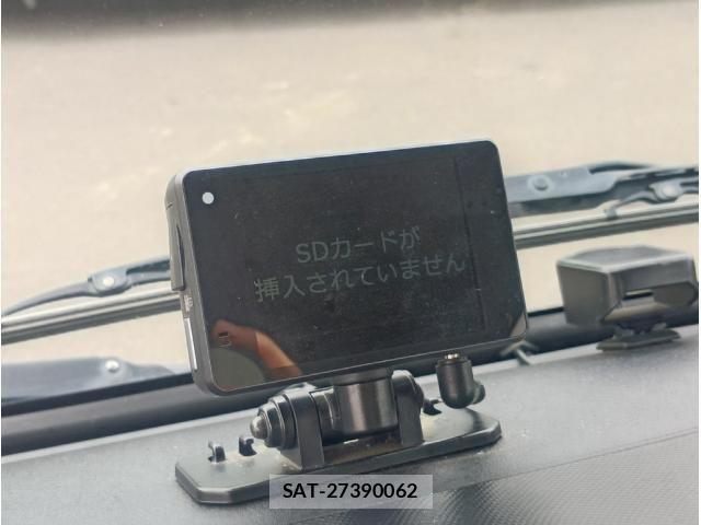 Hino DUTRO 2017-08 8795832-23