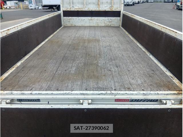 Hino DUTRO 2017-08 8795832-6