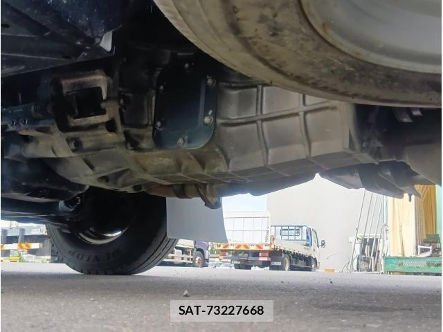 Hino DUTRO 2017-08 8795833-12