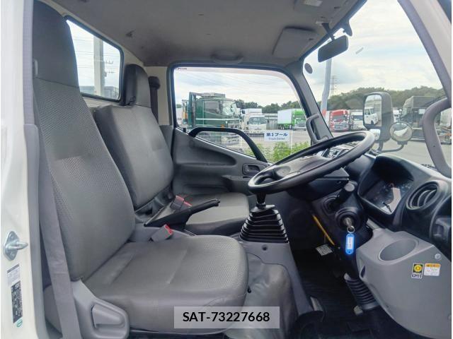 Hino DUTRO 2017-08 8795833-19