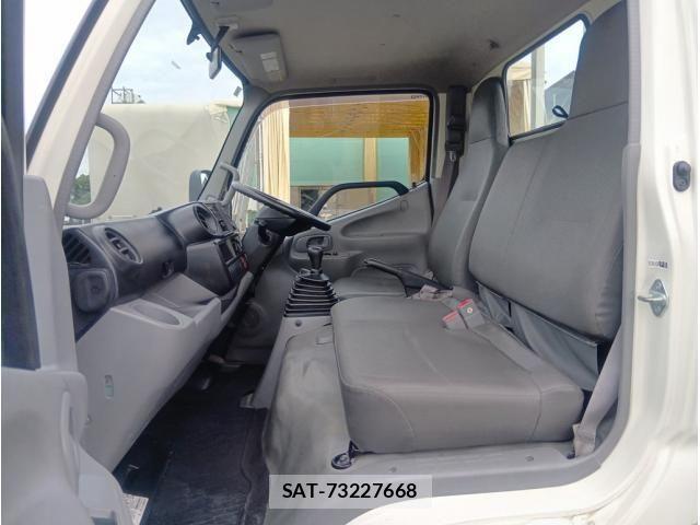 Hino DUTRO 2017-08 8795833-20