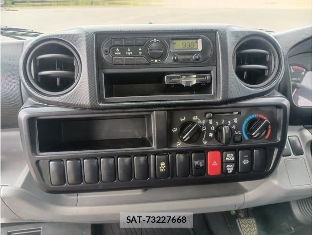 Hino DUTRO 2017-08 8795833-21