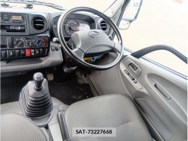 Hino DUTRO 2017-08 8795833-22