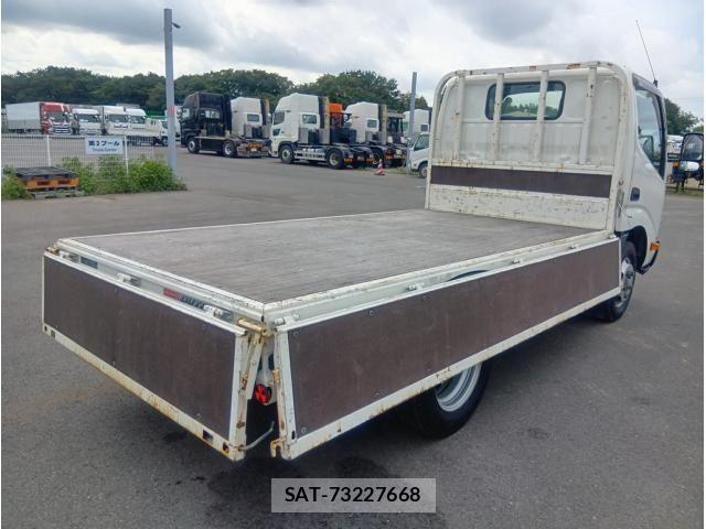 Hino DUTRO 2017-08 8795833-7