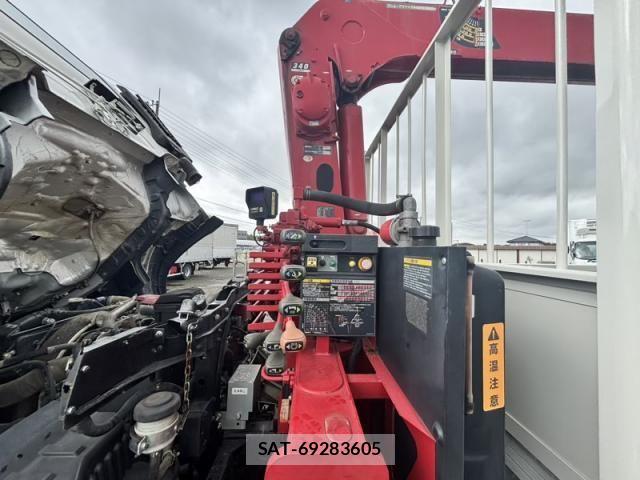 Hino DUTRO 2017-07 8795829-18