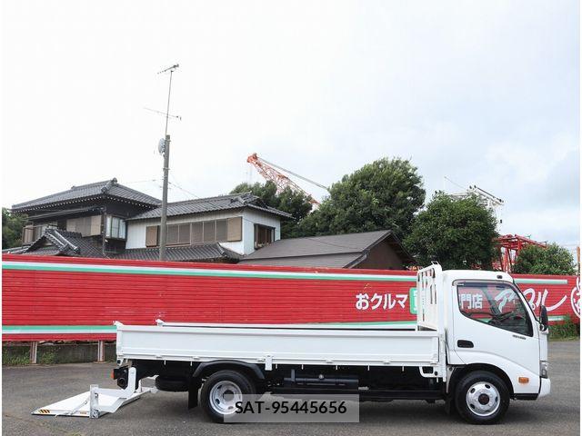 Hino DUTRO 2017-07 8828810-9