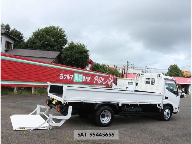 Hino DUTRO 2017-07 8828810-10