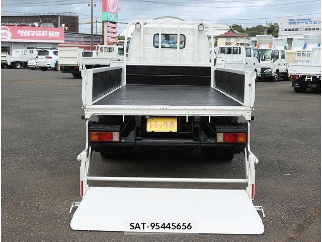 Hino DUTRO 2017-07 8828810-11