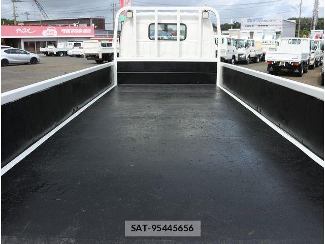 Hino DUTRO 2017-07 8828810-12