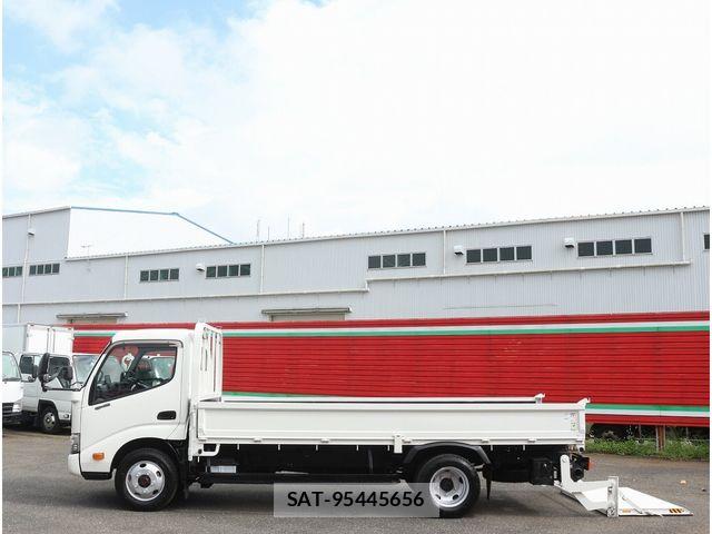 Hino DUTRO 2017-07 8828810-14