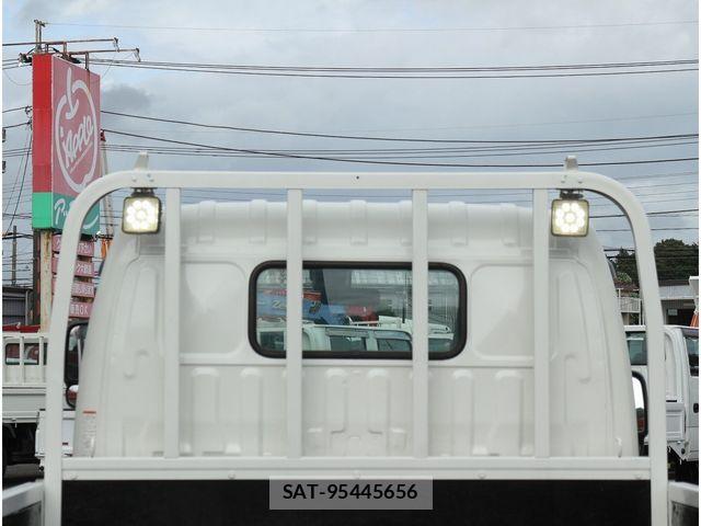 Hino DUTRO 2017-07 8828810-16