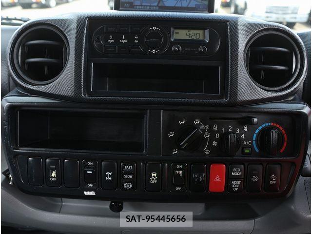 Hino DUTRO 2017-07 8828810-24