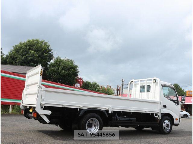 Hino DUTRO 2017-07 8828810-2