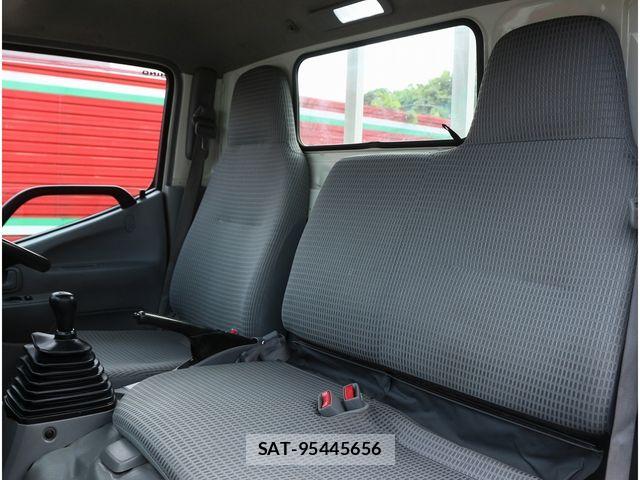 Hino DUTRO 2017-07 8828810-29
