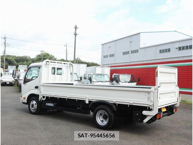 Hino DUTRO 2017-07 8828810-6
