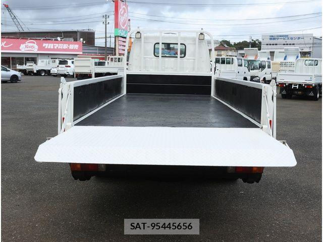 Hino DUTRO 2017-07 8828810-8