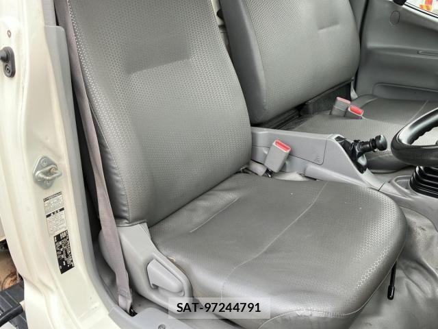 Hino DUTRO 2020-03 8828808-16