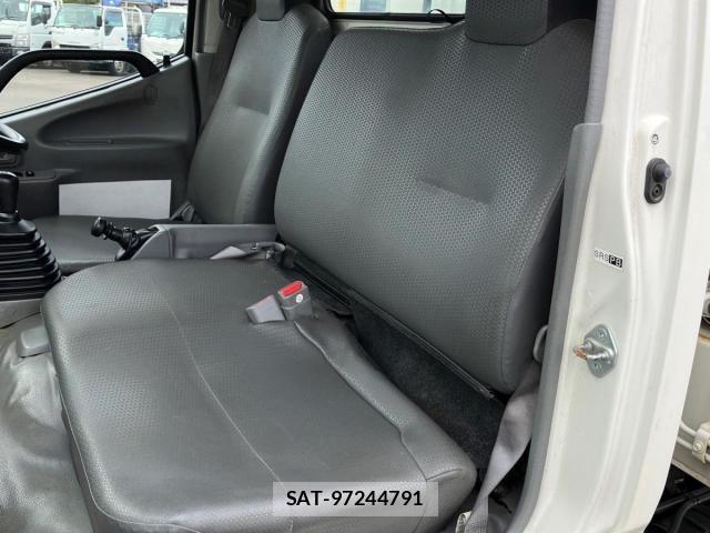 Hino DUTRO 2020-03 8828808-17