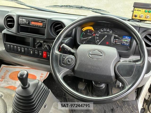 Hino DUTRO 2020-03 8828808-18