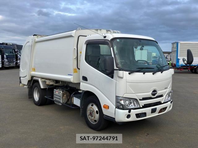 Hino DUTRO 2020-03 8828808-1