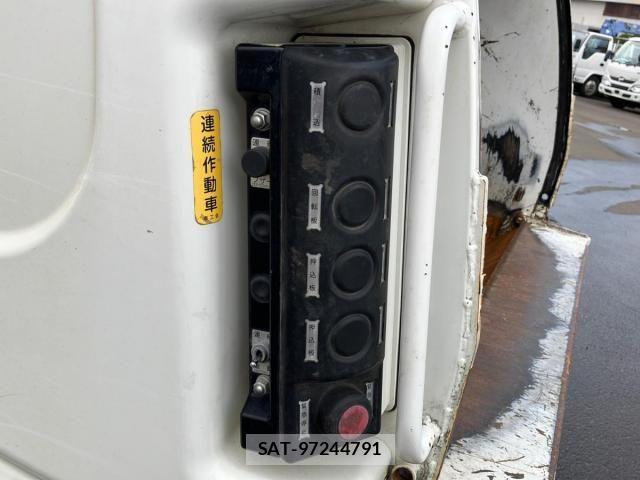 Hino DUTRO 2020-03 8828808-20