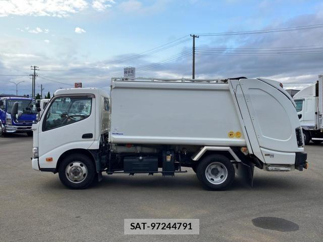 Hino DUTRO 2020-03 8828808-4