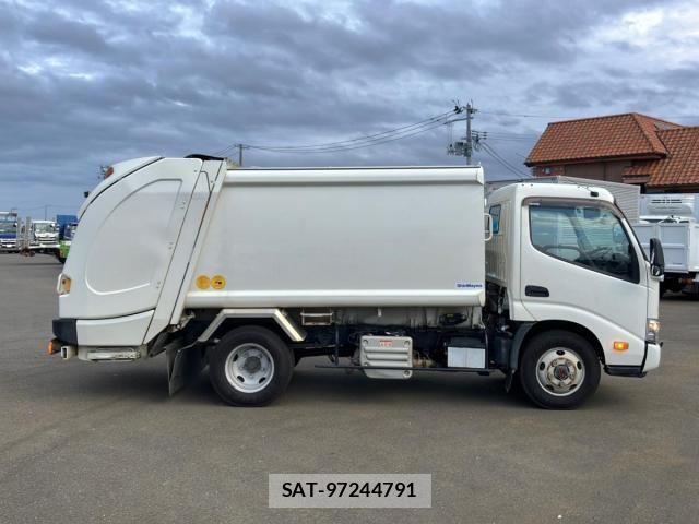 Hino DUTRO 2020-03 8828808-5